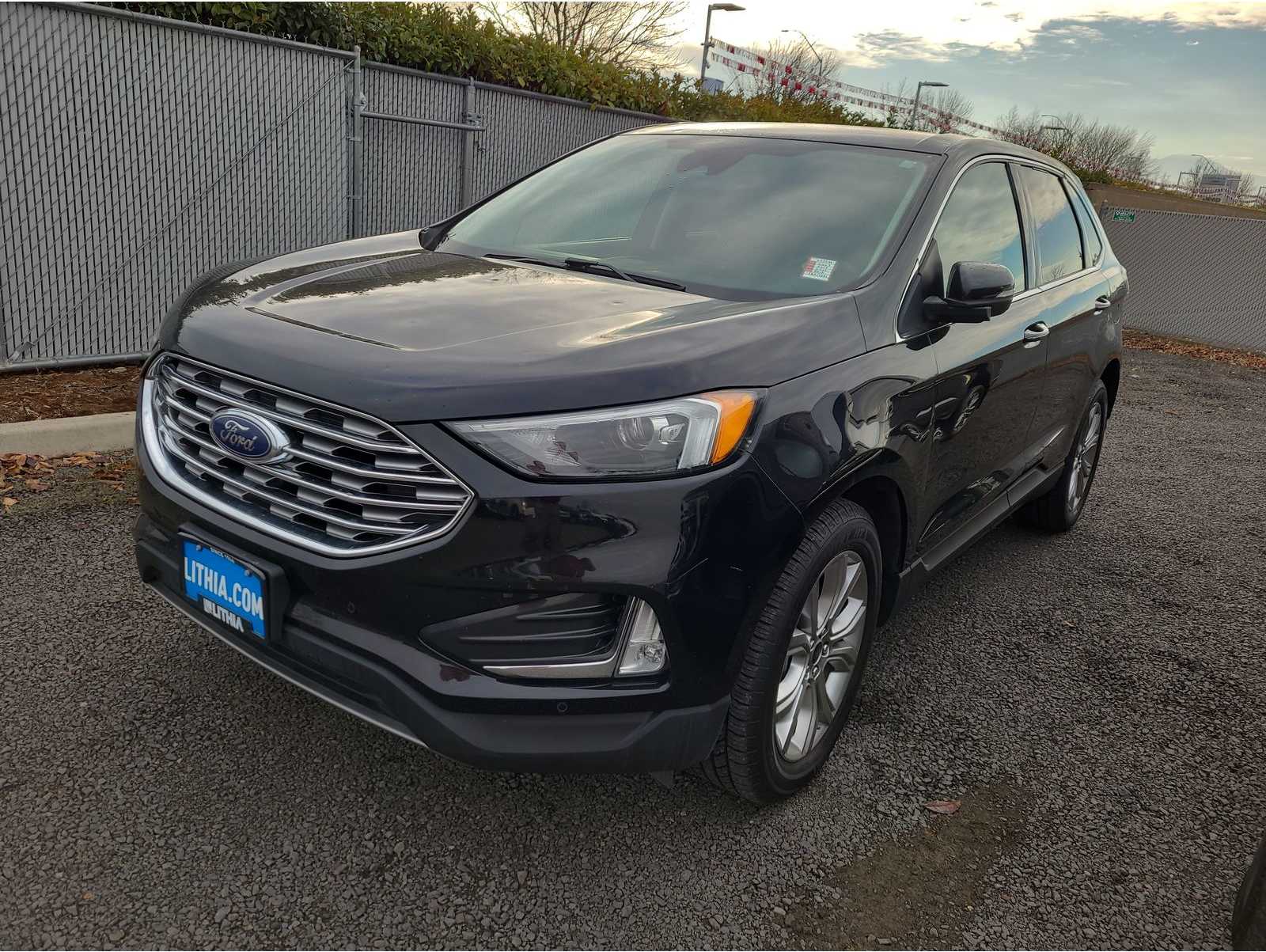 2023 Ford Edge Titanium's photo