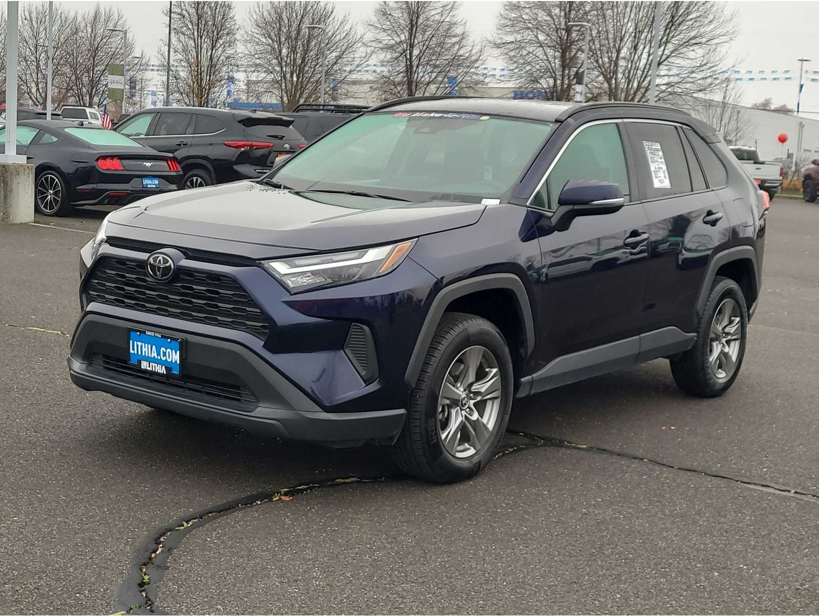 2024 Toyota RAV4 XLE's photo