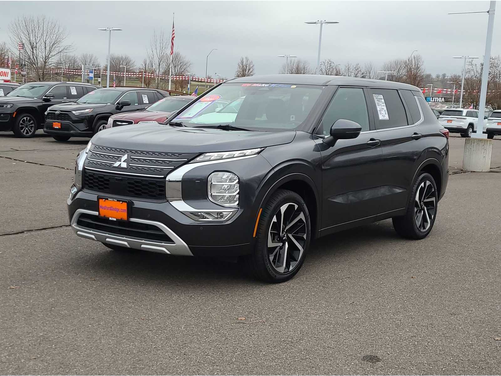 2024 Mitsubishi Outlander SE's photo