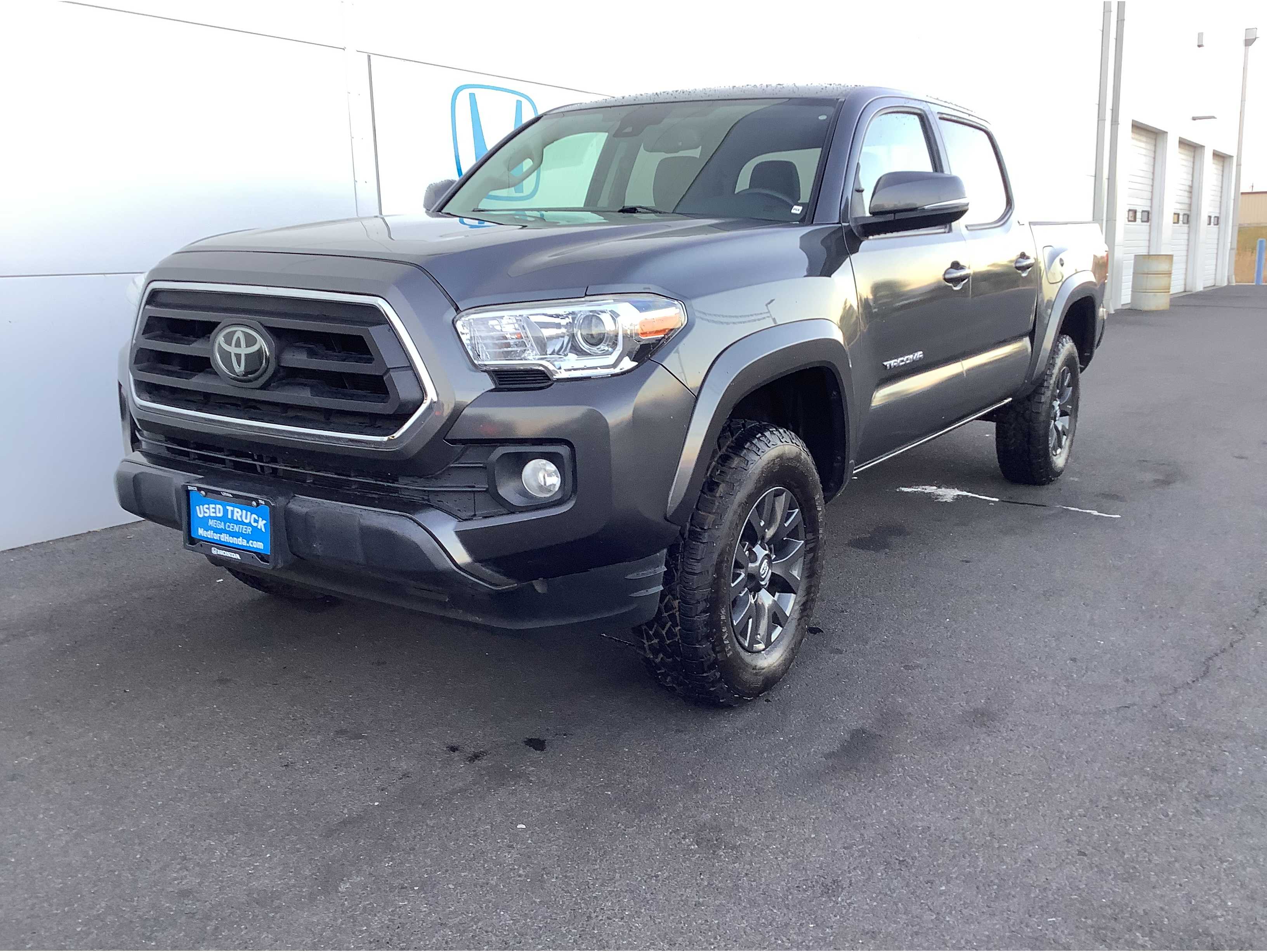 2022 Toyota Tacoma SR5's photo