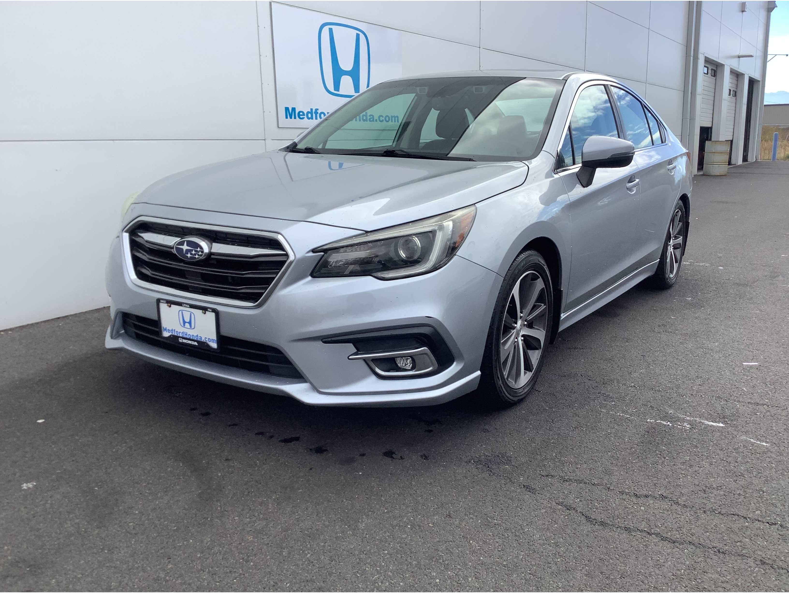 2019 Subaru Legacy Limited's photo