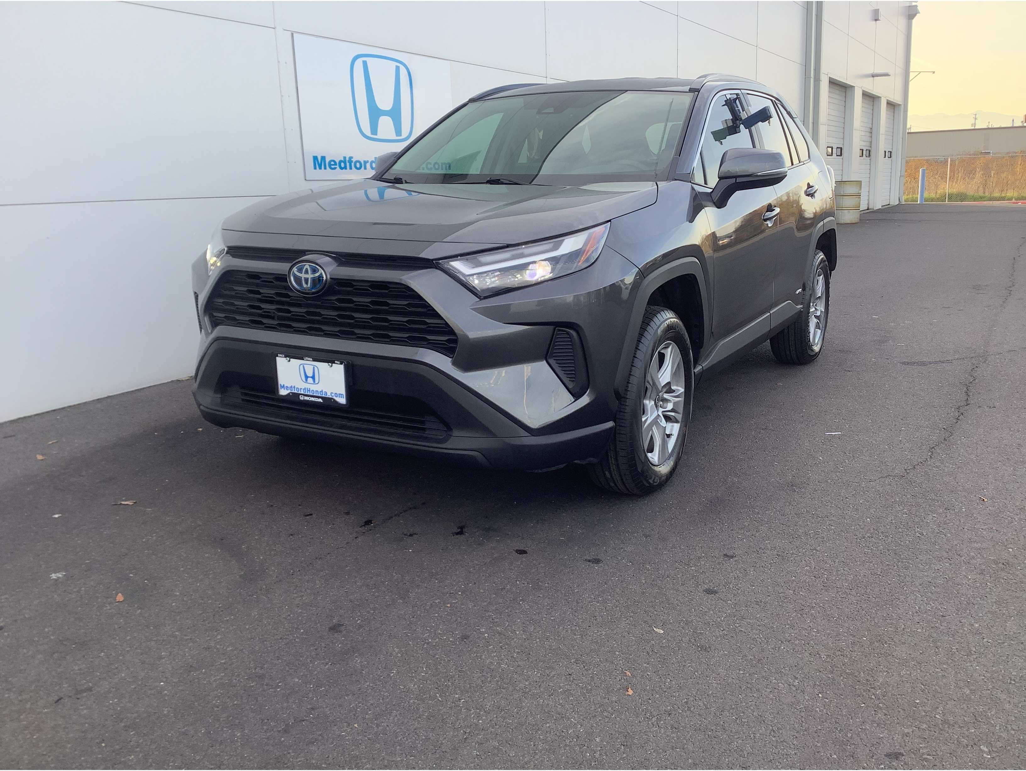 2022 Toyota RAV4 XLE's photo