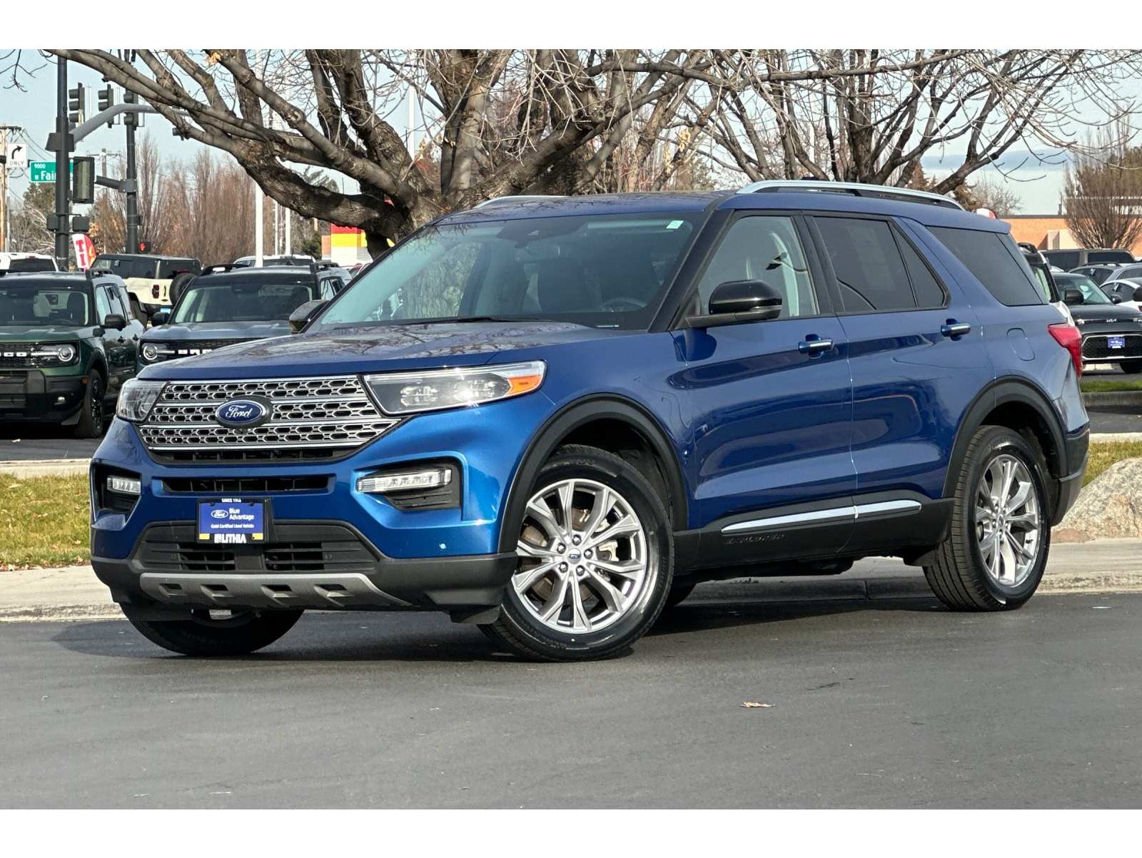2022 Ford Explorer Limited's photo