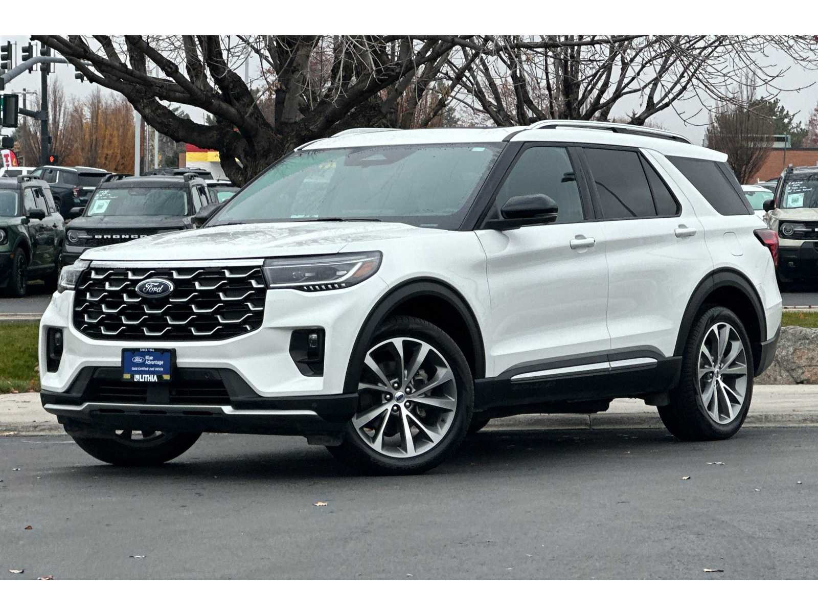 2025 Ford Explorer Platinum's photo