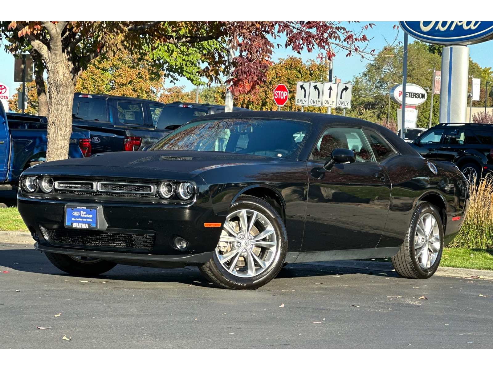 2022 Dodge Challenger SXT's photo