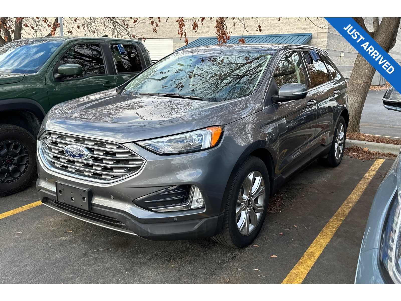 2024 Ford Edge Titanium's photo