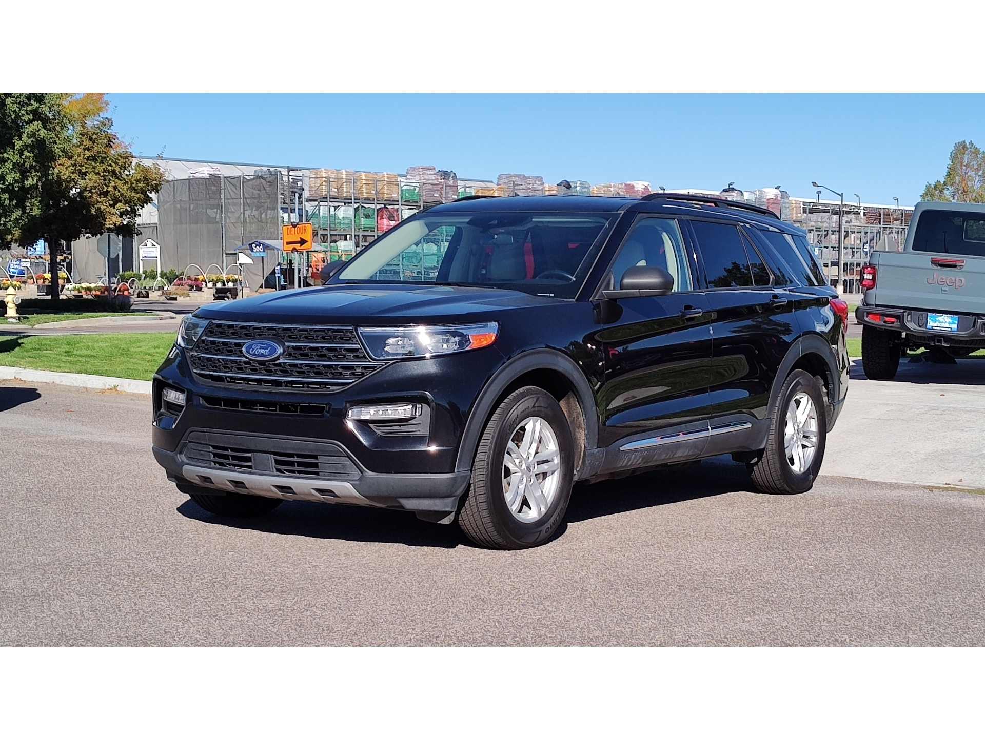 2023 Ford Explorer XLT's photo