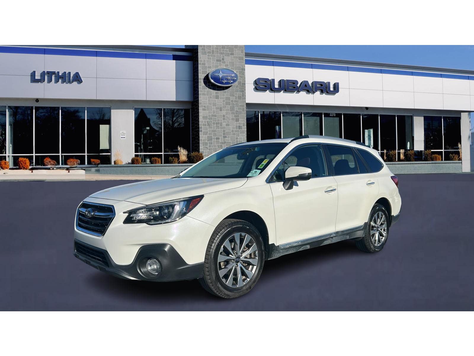 2018 Subaru Outback Touring's photo