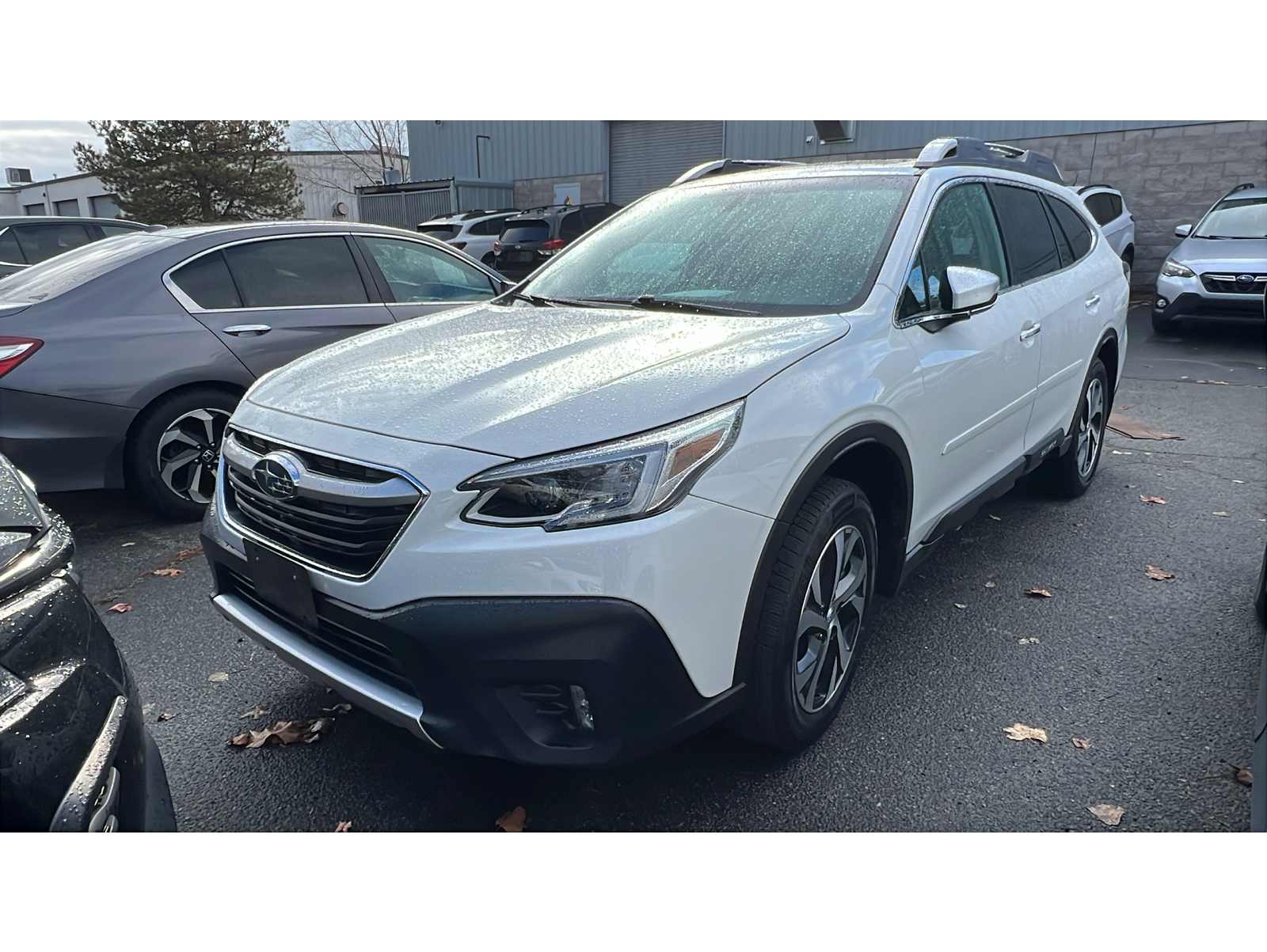 2020 Subaru Outback Touring's photo