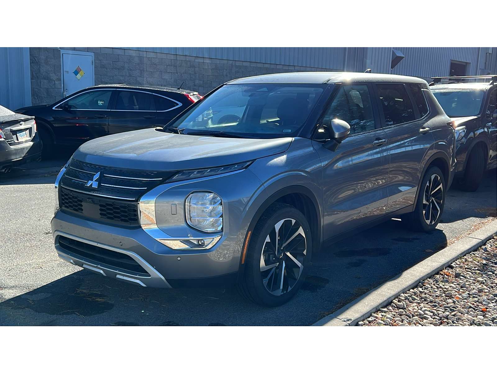 2024 Mitsubishi Outlander SE's photo