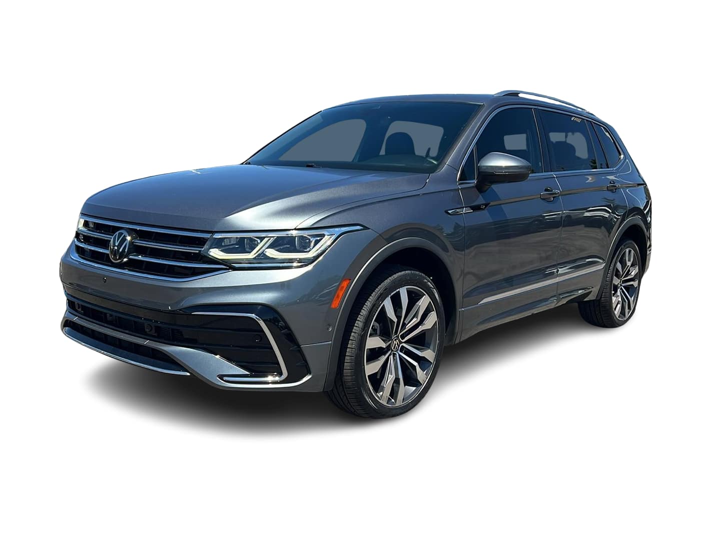 Thumbnail: 2022 Volkswagen Tiguan - 1