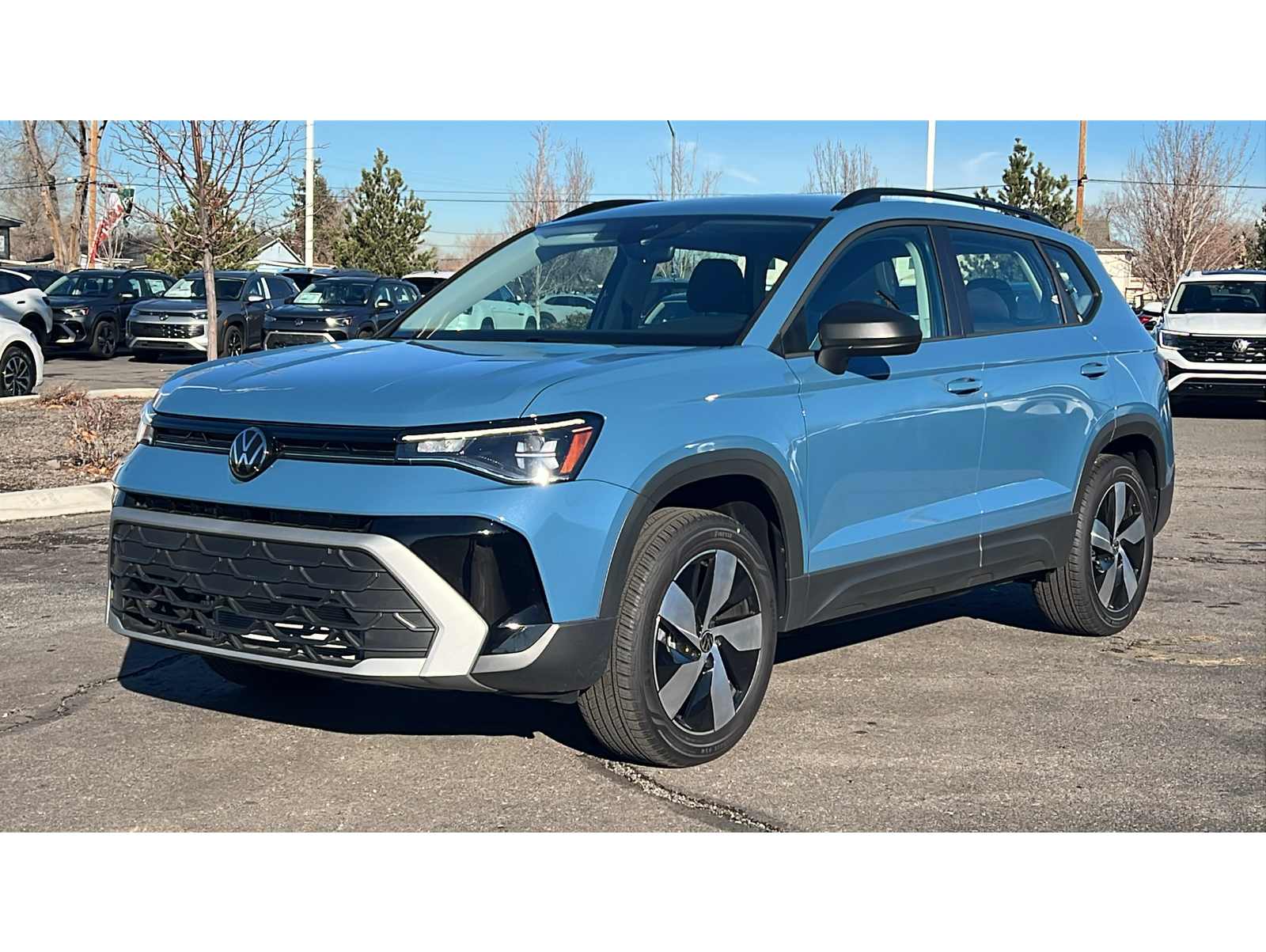 2025 Volkswagen Taos S's photo