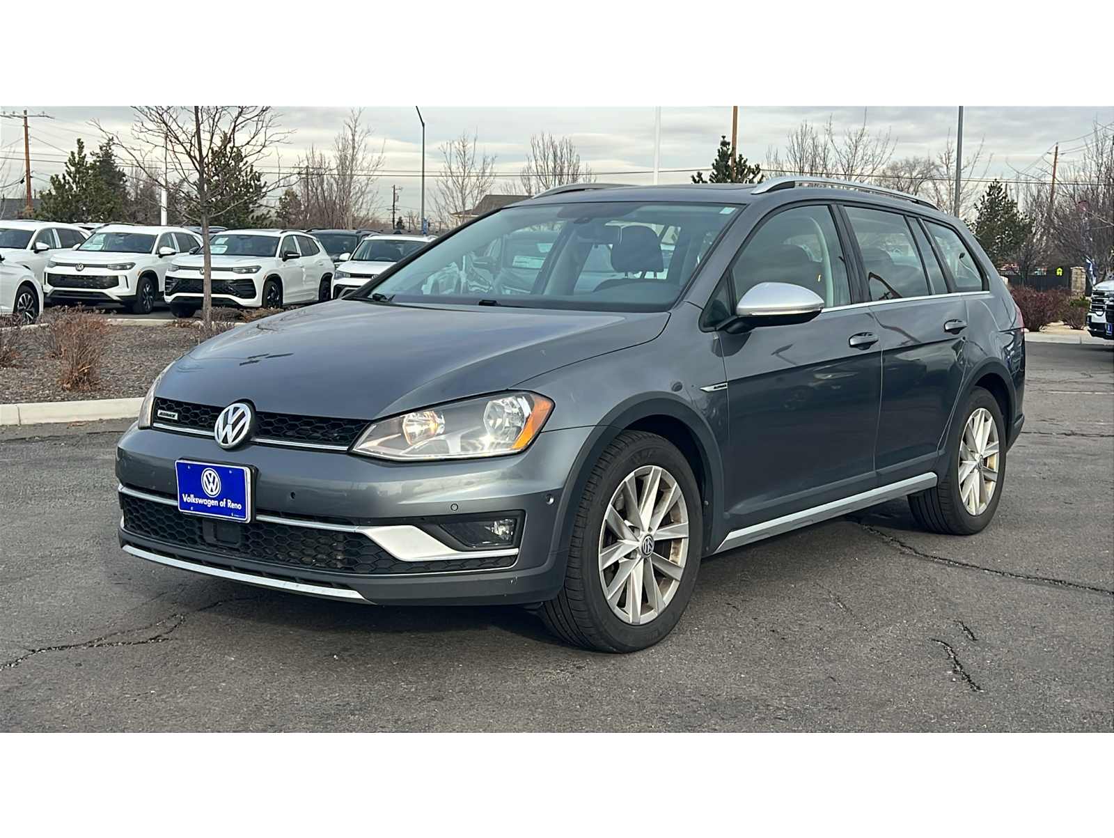 2017 Volkswagen Golf Alltrack Alltrack SE's photo