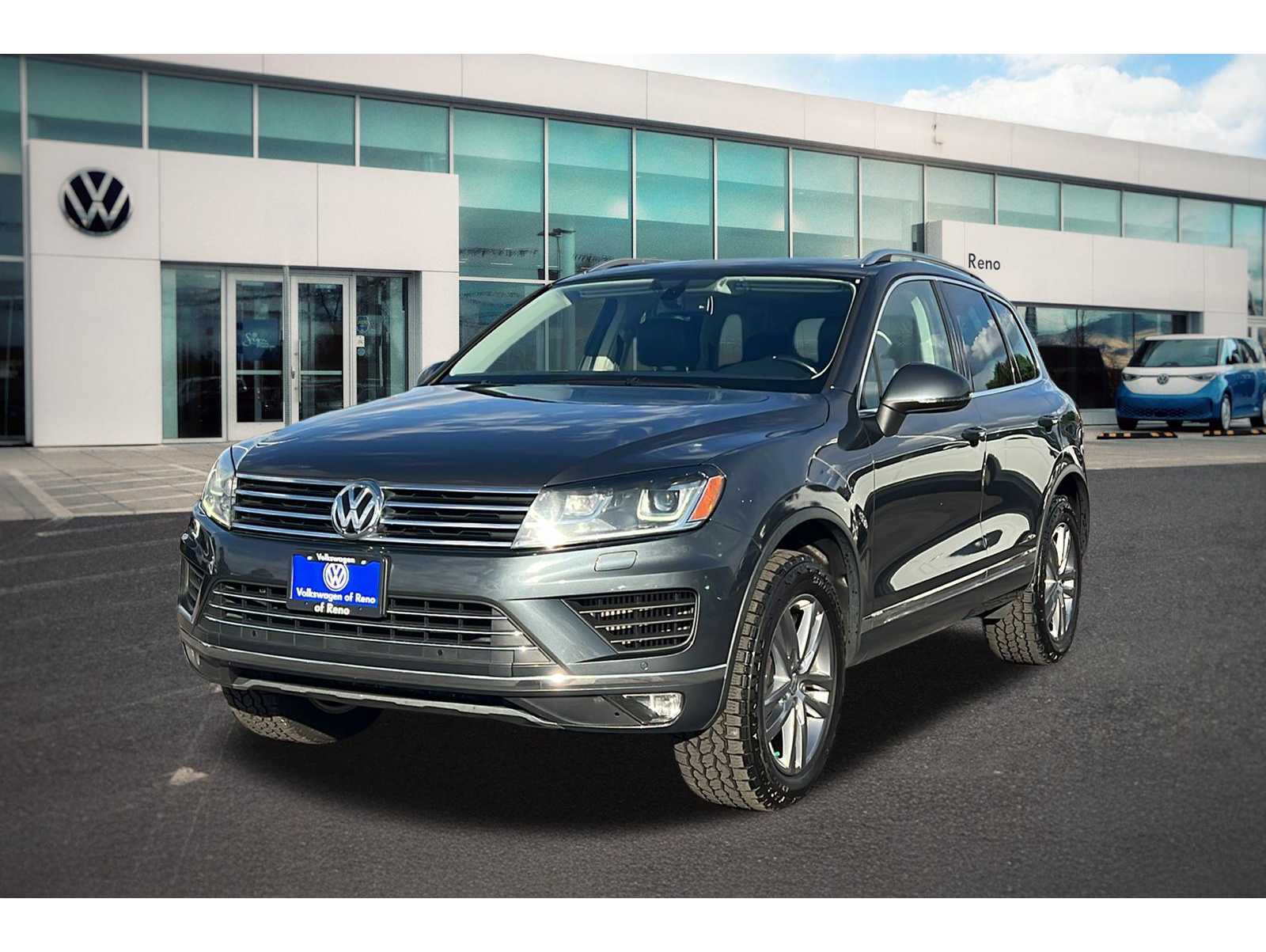 2016 Volkswagen Touareg Sport's photo