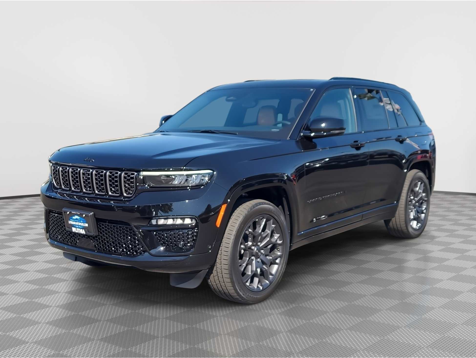 2025 Jeep Grand Cherokee Summit's photo