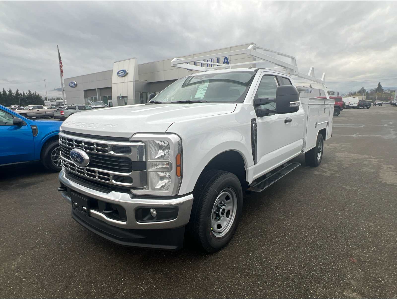 2026 Ford F-350 Super Duty Chassis Cab XL's photo