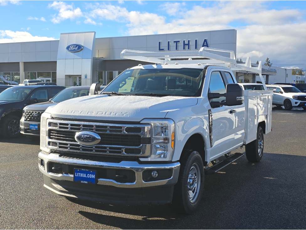 2026 Ford F-350 Super Duty Chassis Cab XL's photo