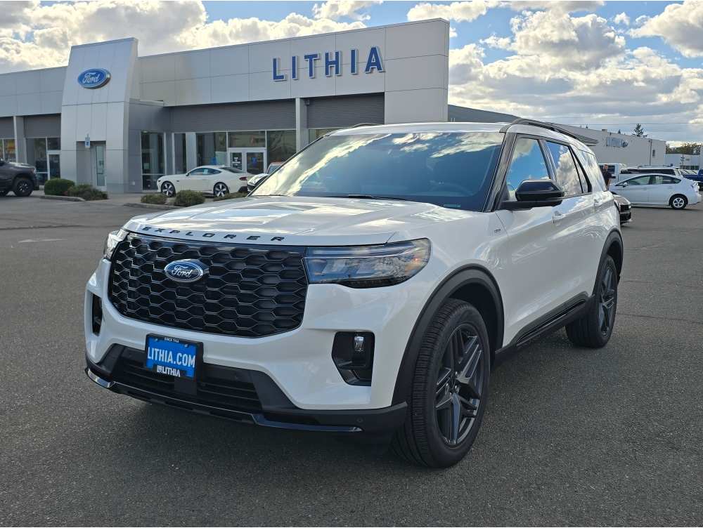 2025 Ford Explorer ST-LINE's photo