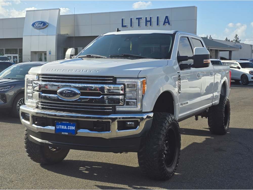 2019 Ford F-350 Super Duty Lariat's photo