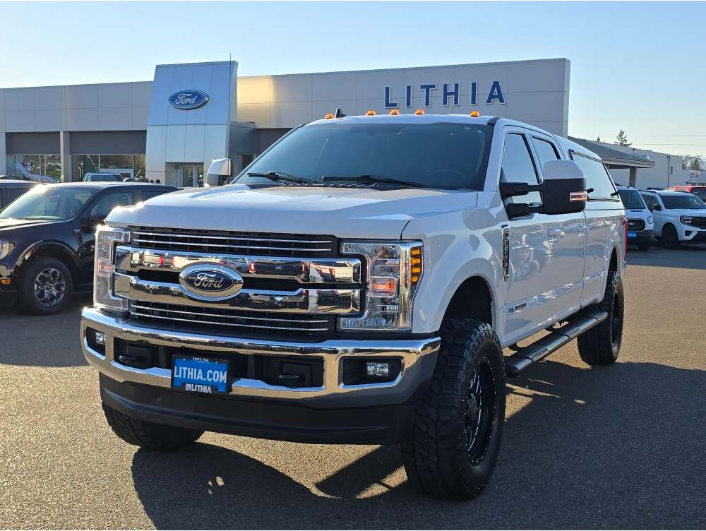 2019 Ford F-350 Super Duty Lariat's photo