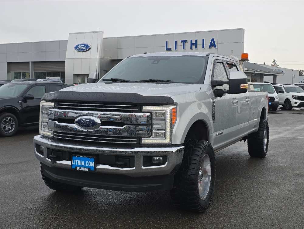 2017 Ford F-350 Super Duty Lariat's photo