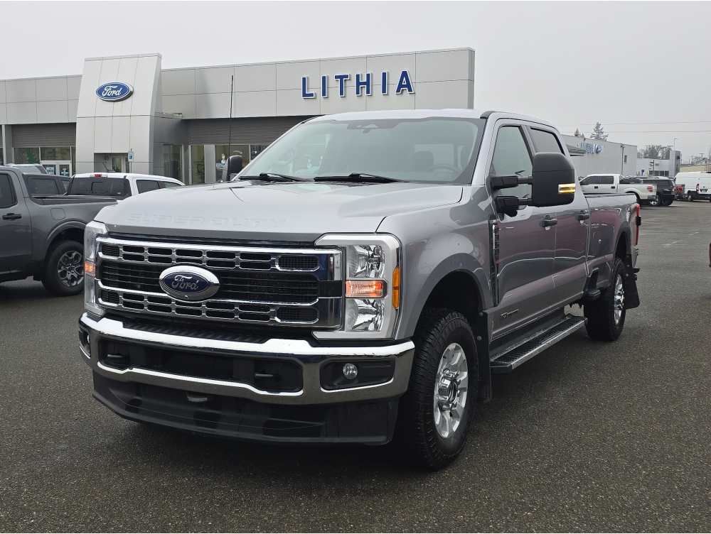 2023 Ford F-350 Super Duty XLT's photo