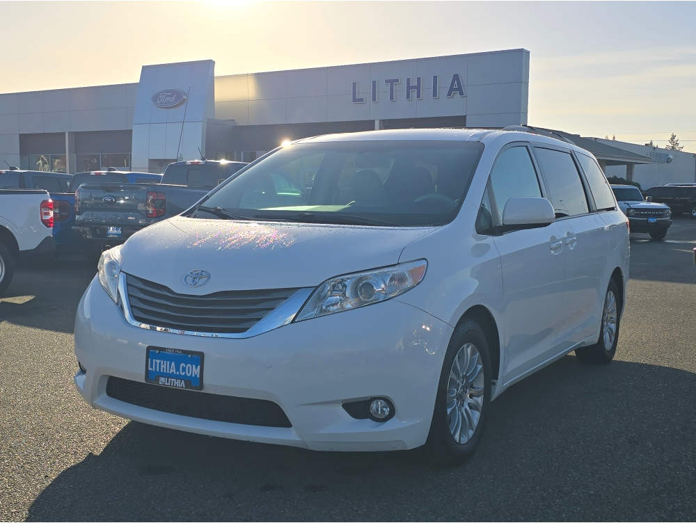 2011 Toyota Sienna XLE's photo