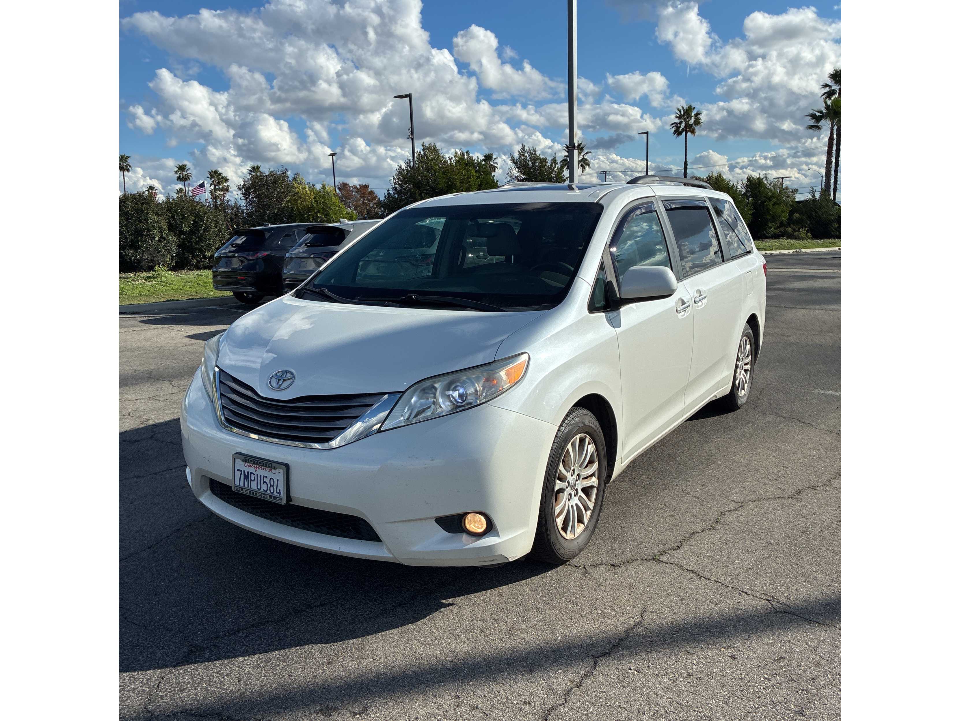 2015 Toyota Sienna XLE's photo