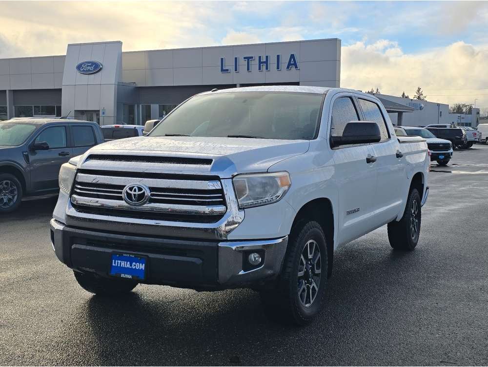2016 Toyota Tundra SR5's photo