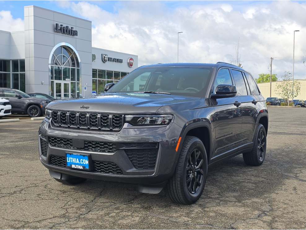 2026 Jeep Grand Cherokee Laredo