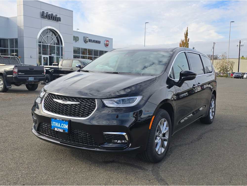 2026 Chrysler Pacifica Select's photo