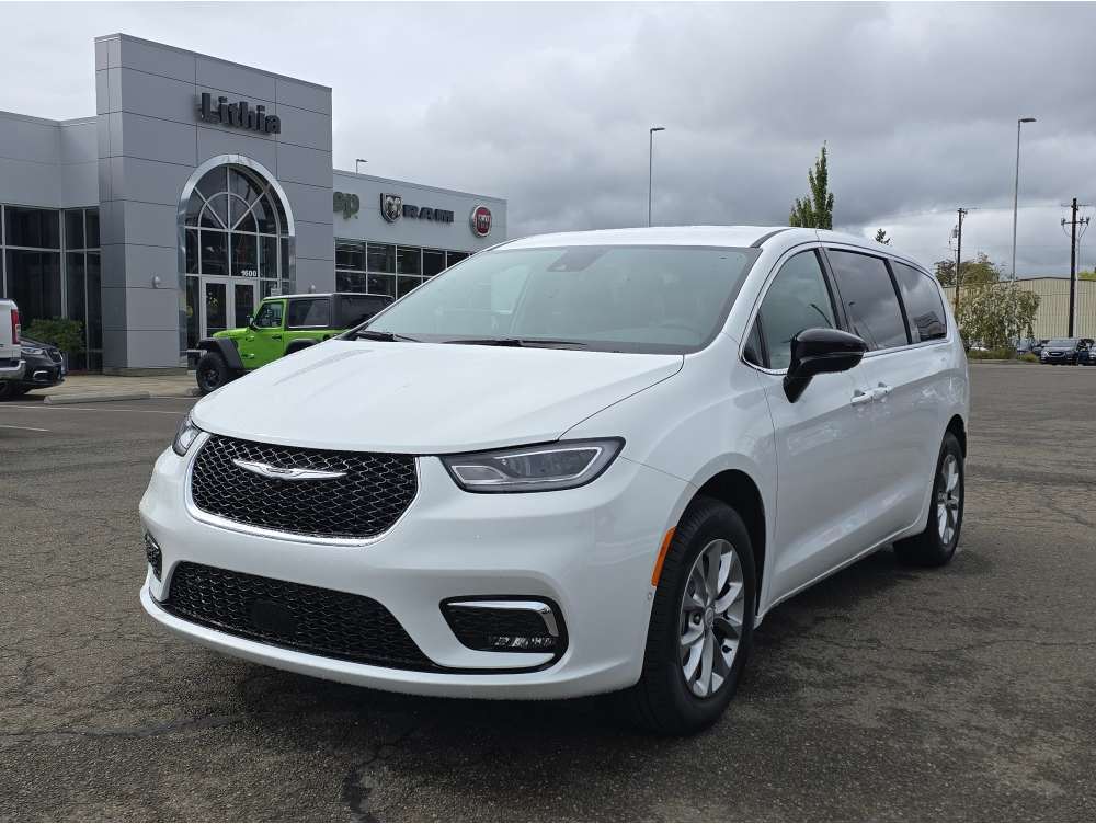 2026 Chrysler Pacifica Select's photo