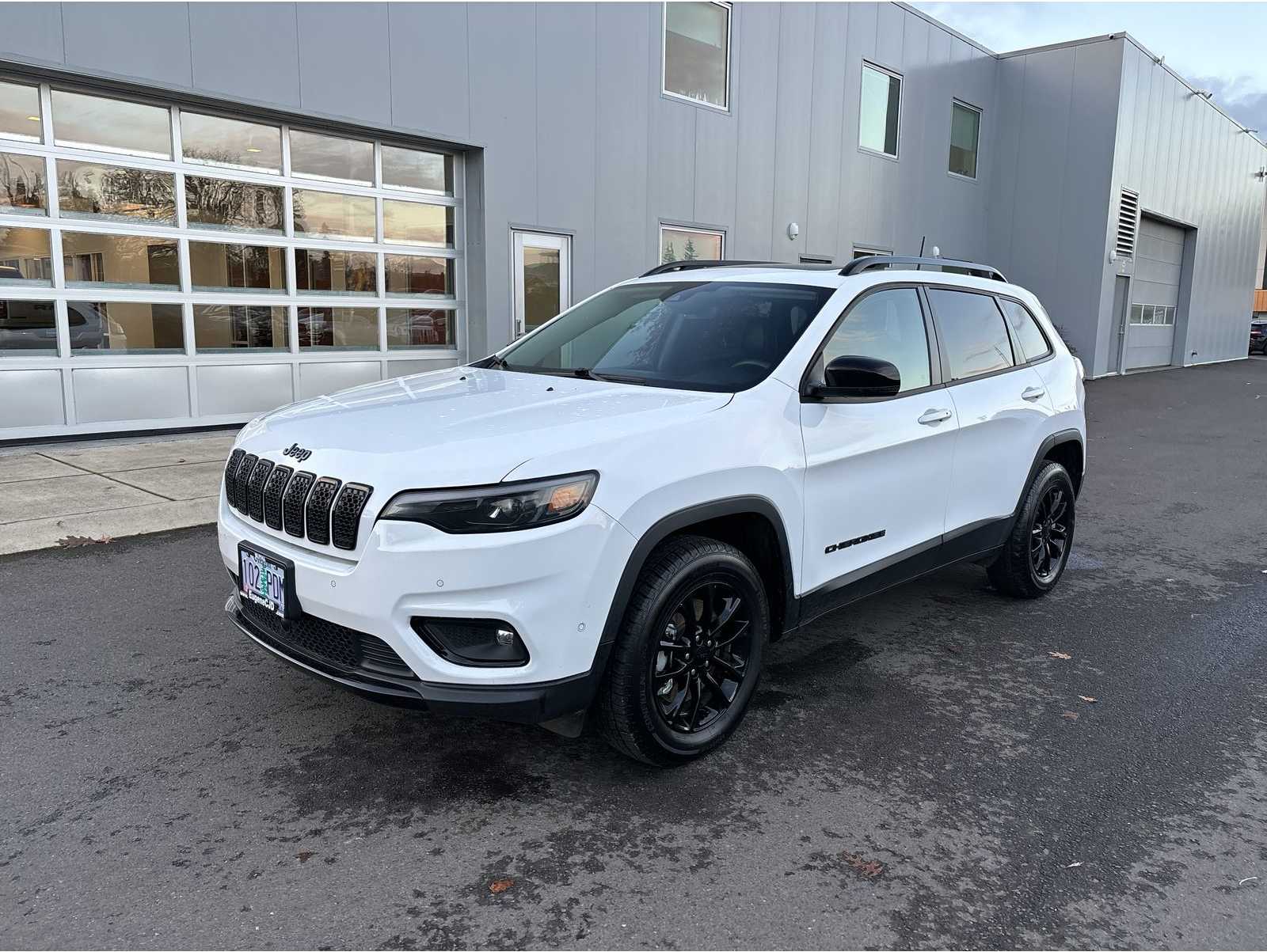 2023 Jeep Cherokee Altitude Lux's photo