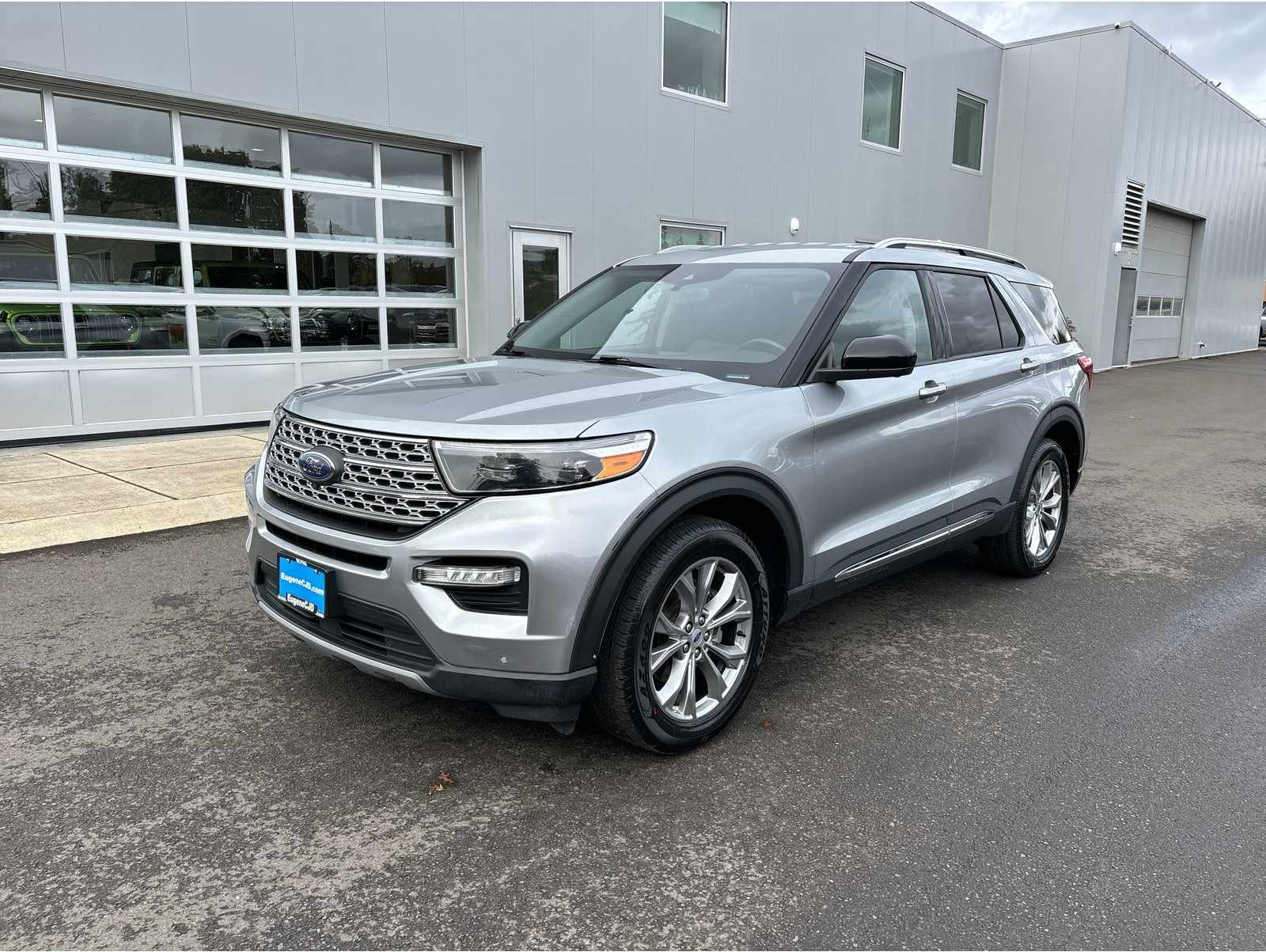 2023 Ford Explorer Limited's photo