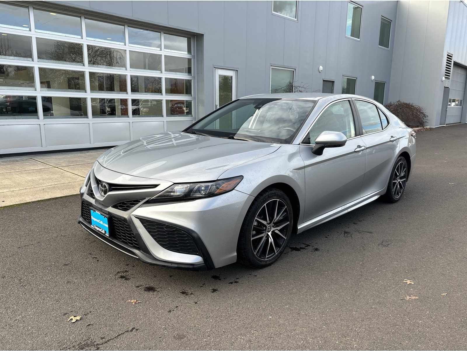 2022 Toyota Camry SE's photo