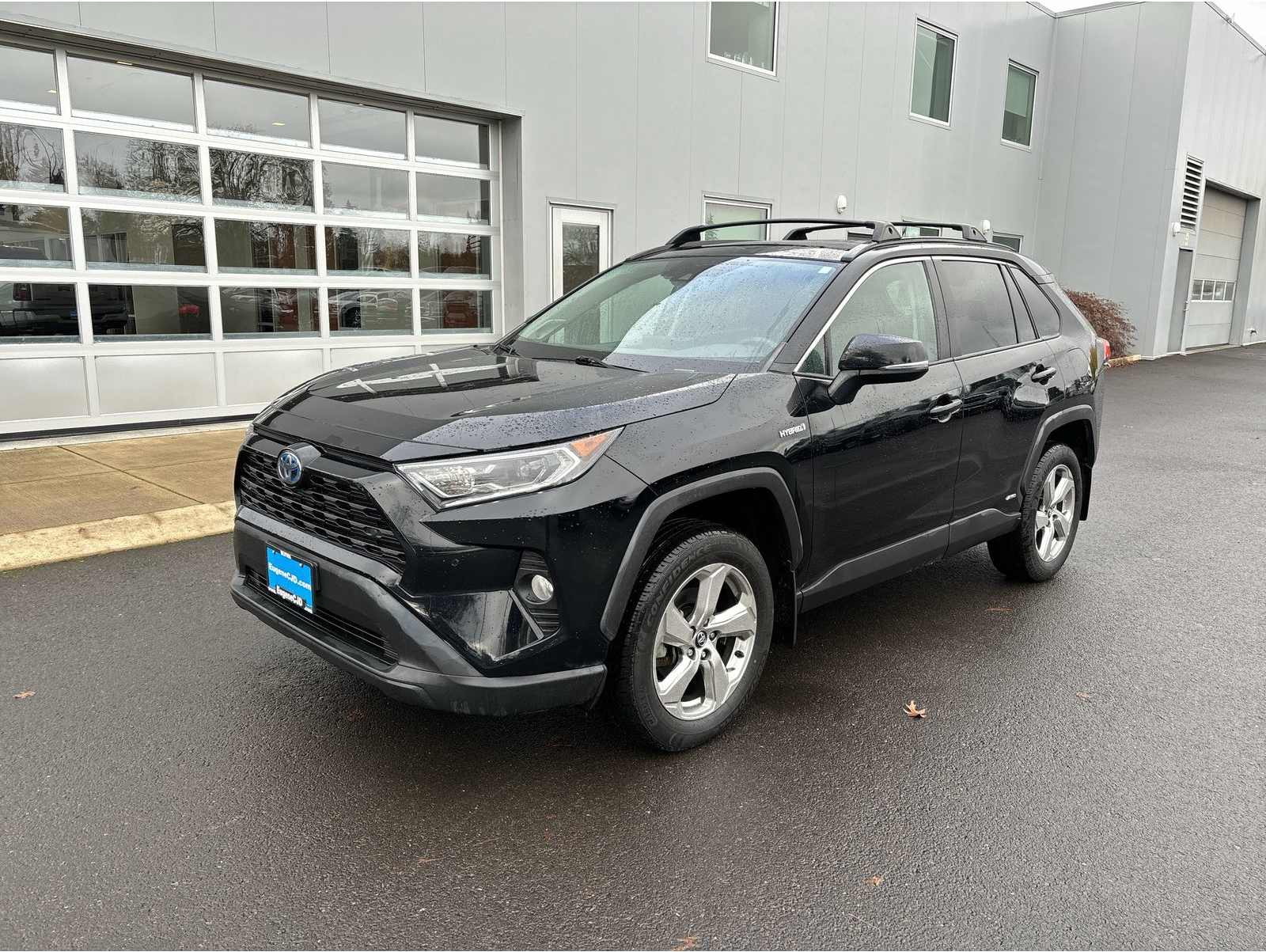 2021 Toyota RAV4 XLE Premium's photo