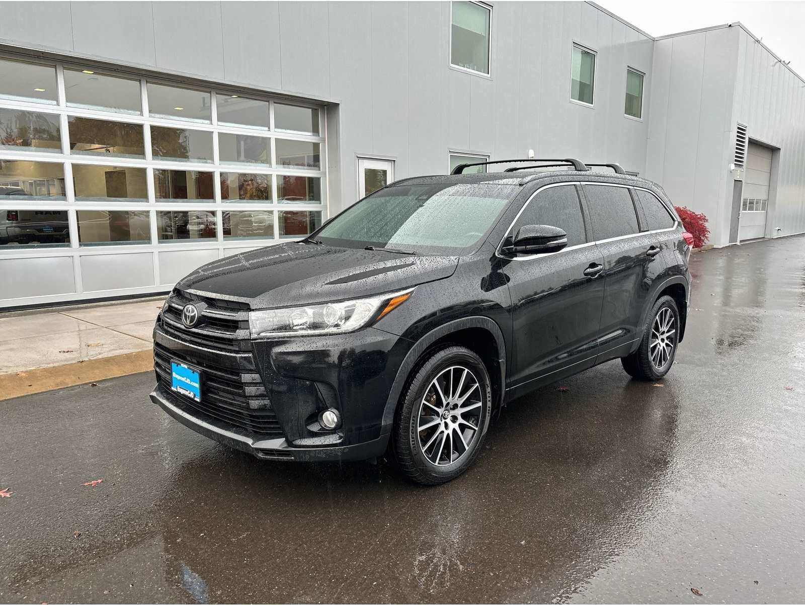 2017 Toyota Highlander SE's photo