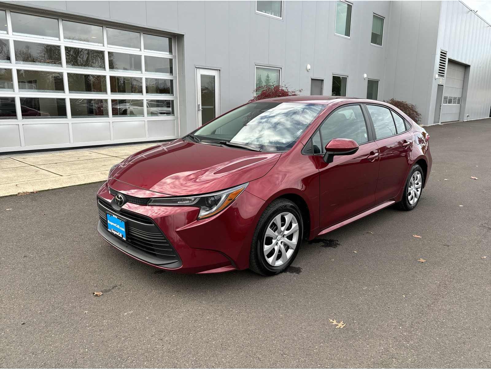 2024 Toyota Corolla LE's photo
