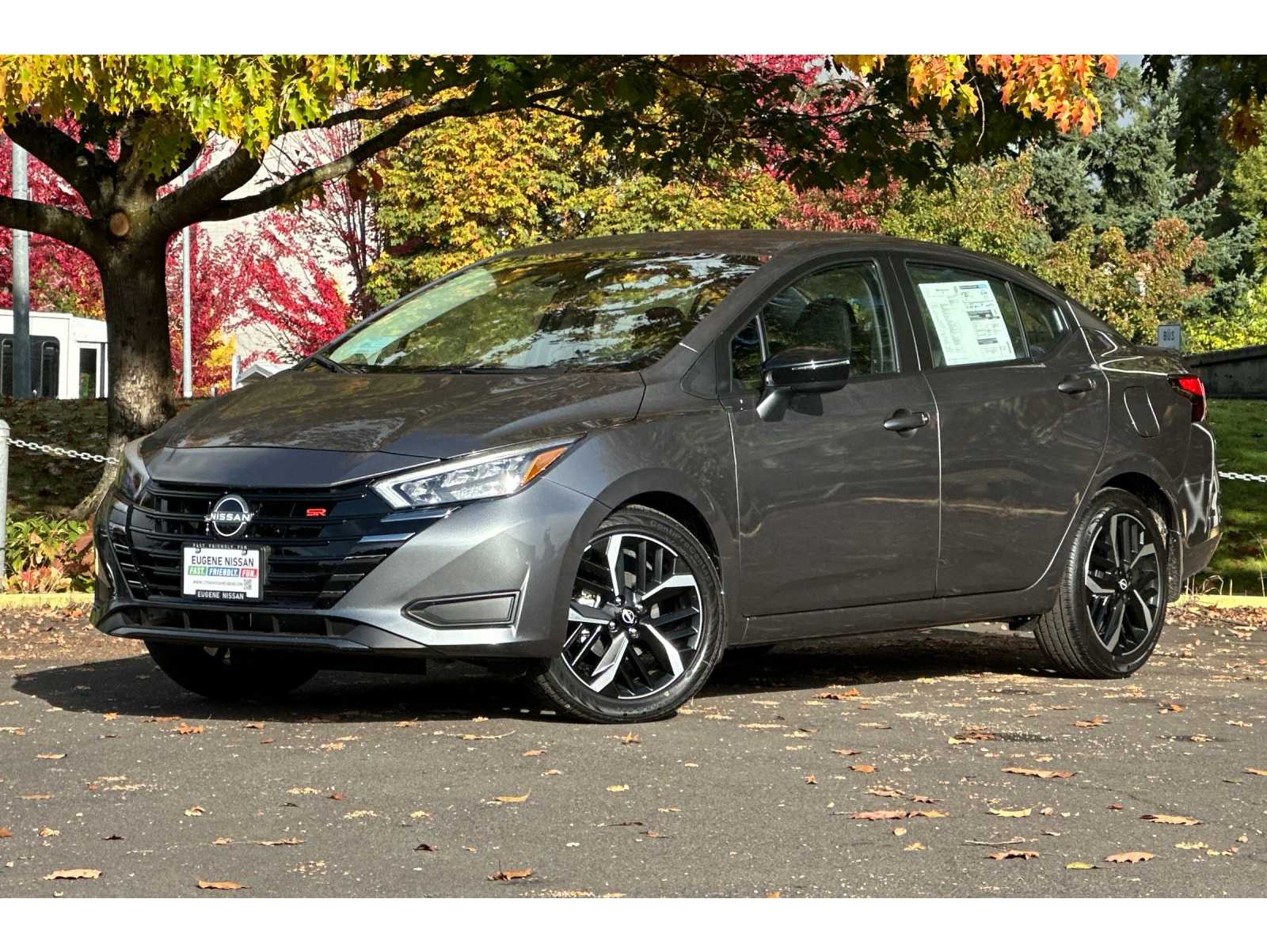 2025 Nissan Versa SR's photo