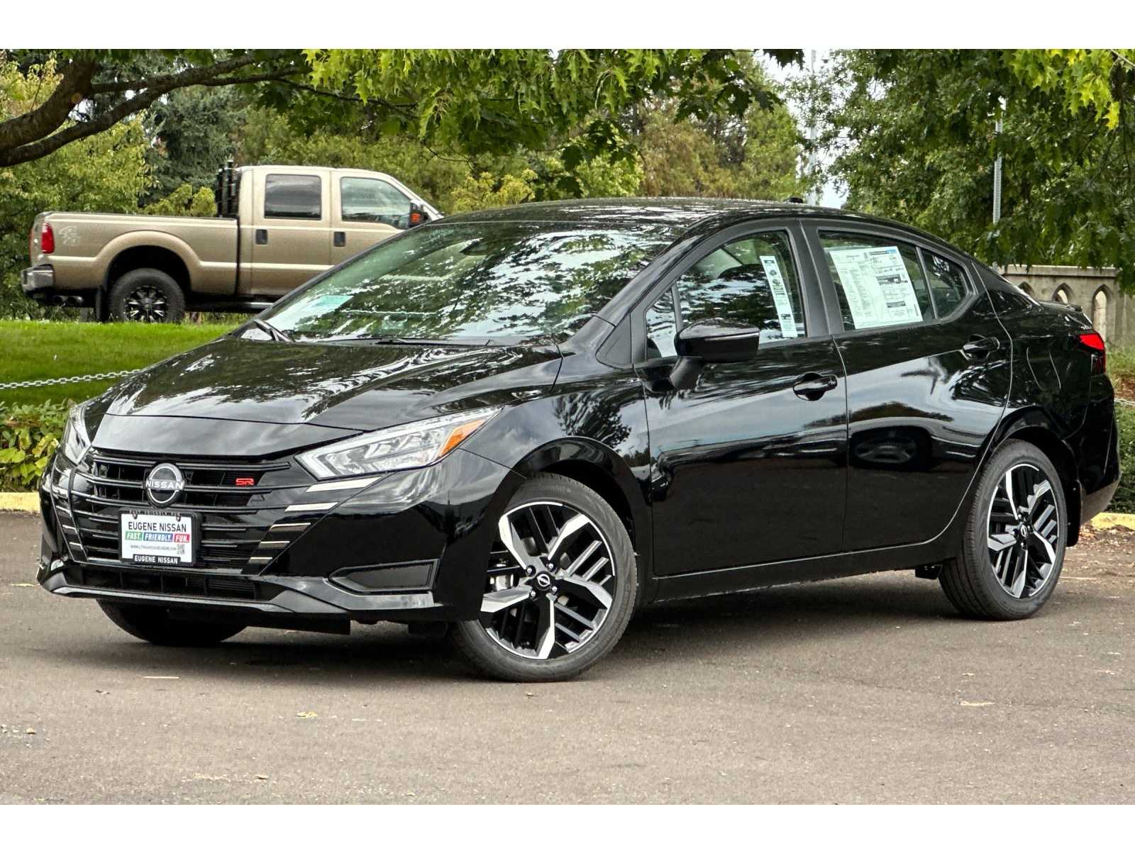 2025 Nissan Versa SR's photo