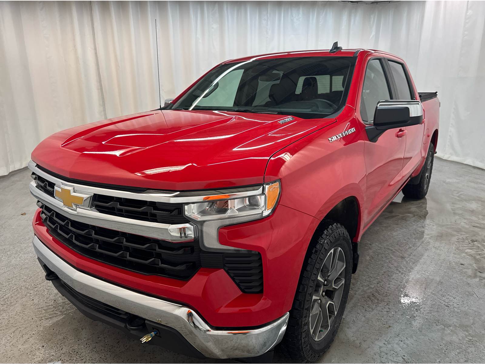 2024 Chevrolet Silverado 1500 LT's photo