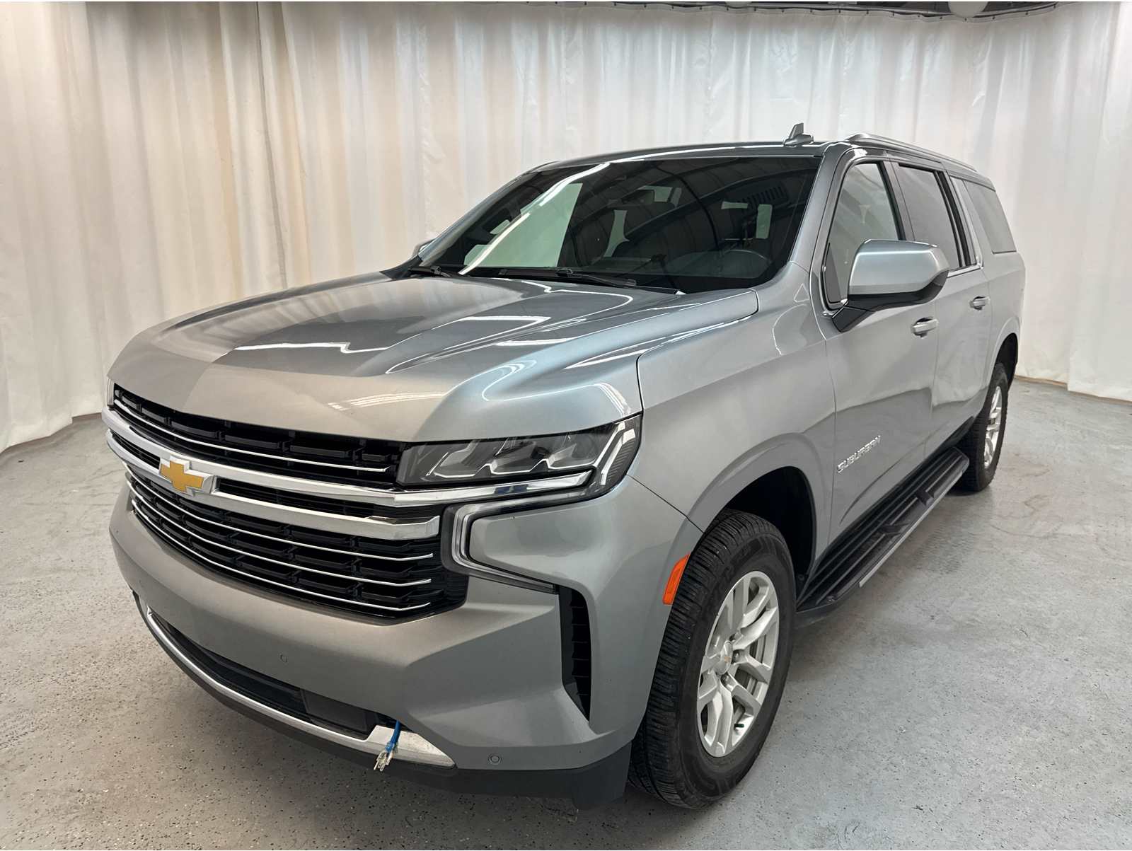 2023 Chevrolet Suburban LT's photo