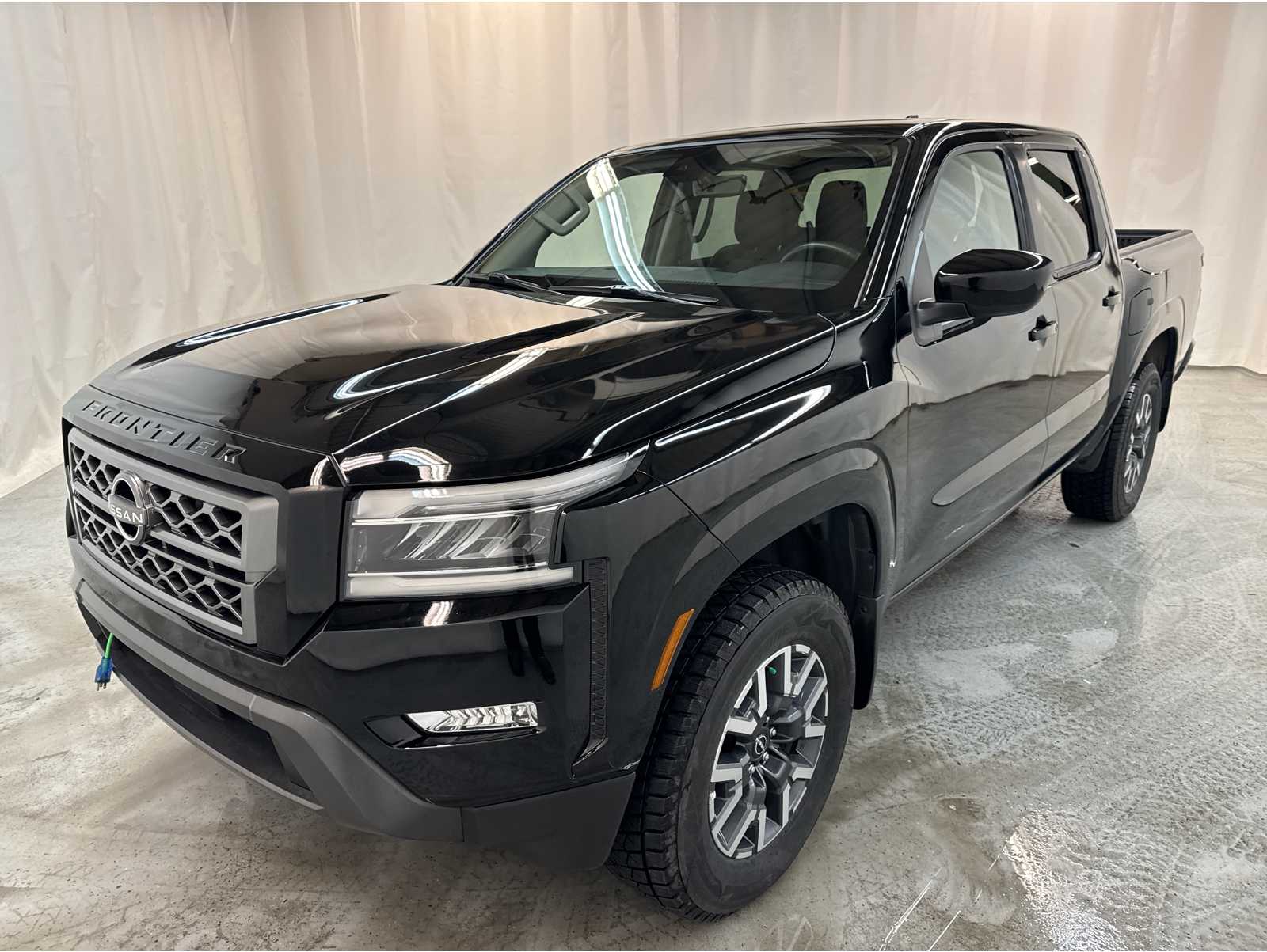 2024 Nissan Frontier SL's photo