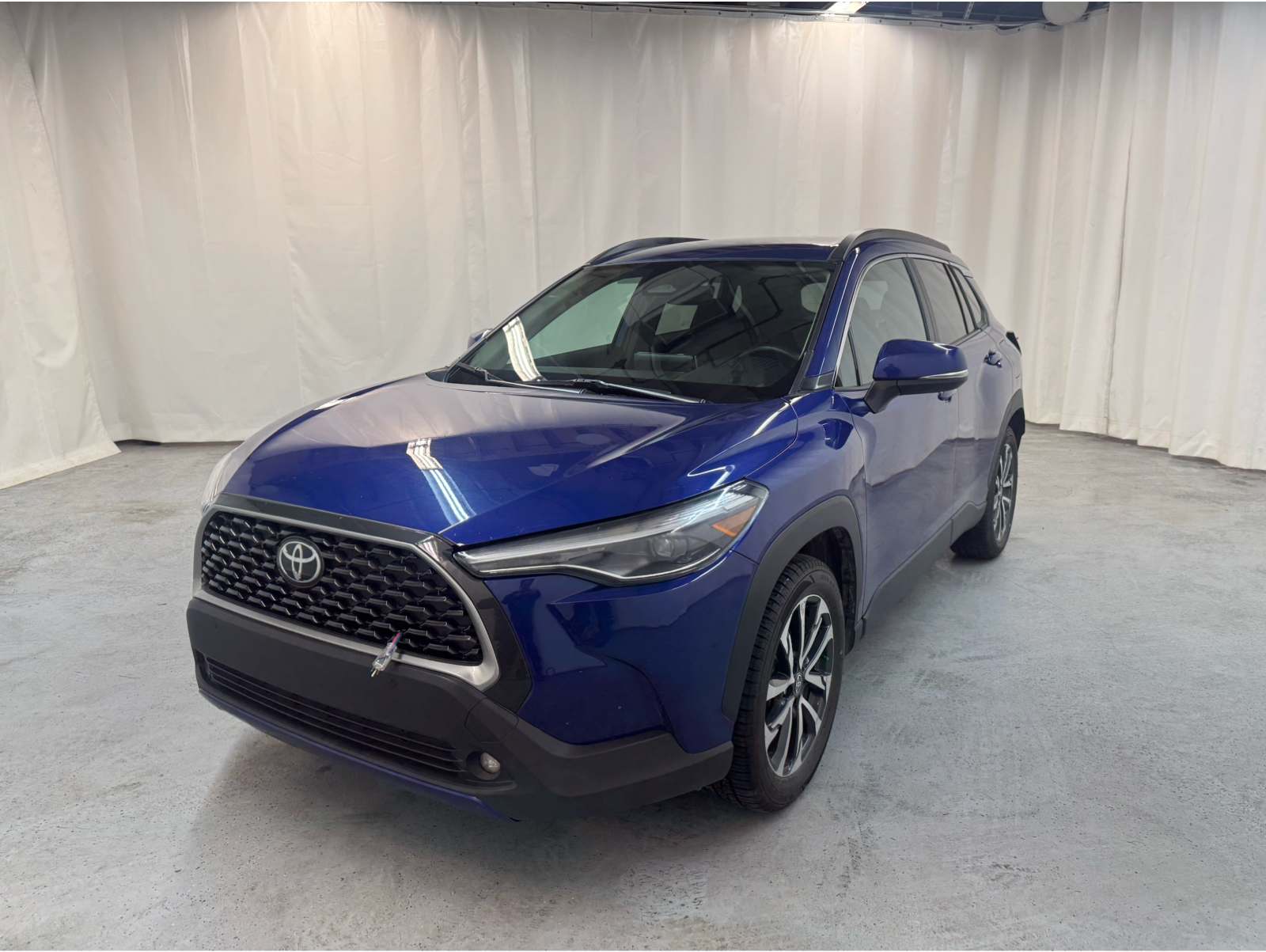 2024 Toyota Corolla Cross XLE's photo