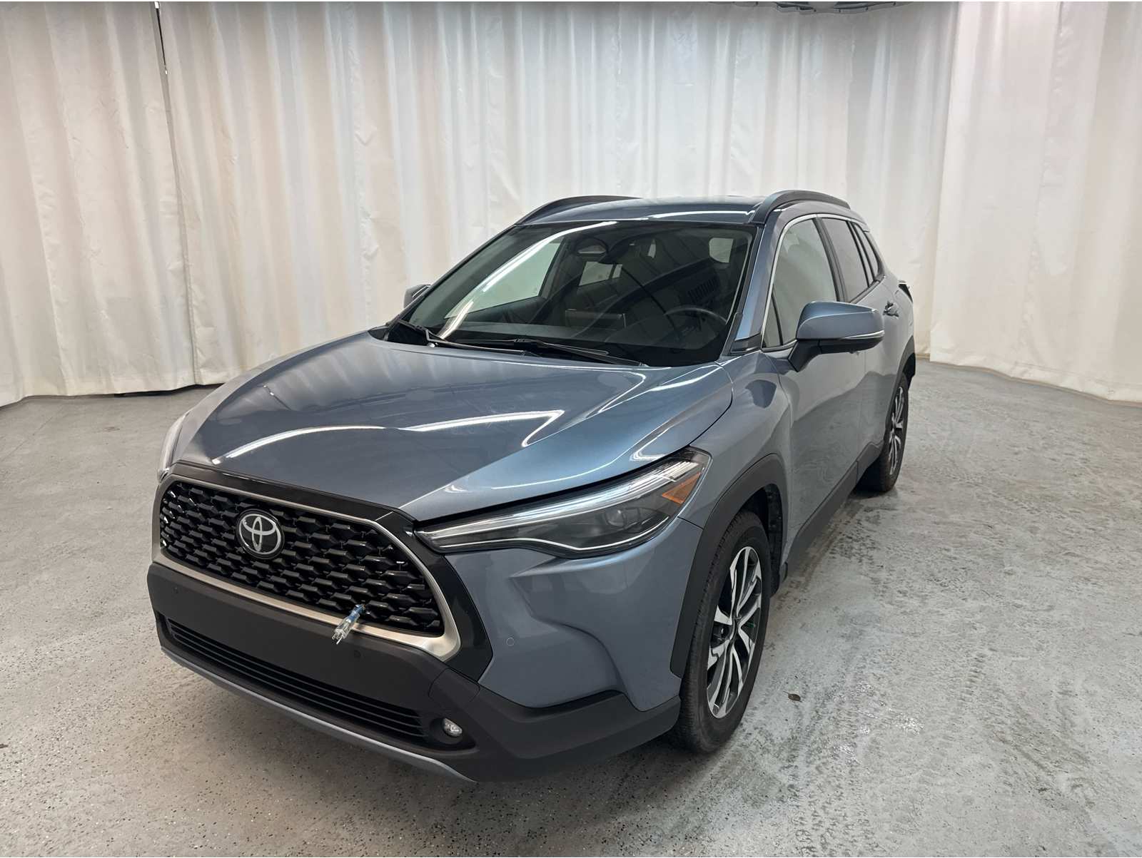 2024 Toyota Corolla Cross XLE's photo