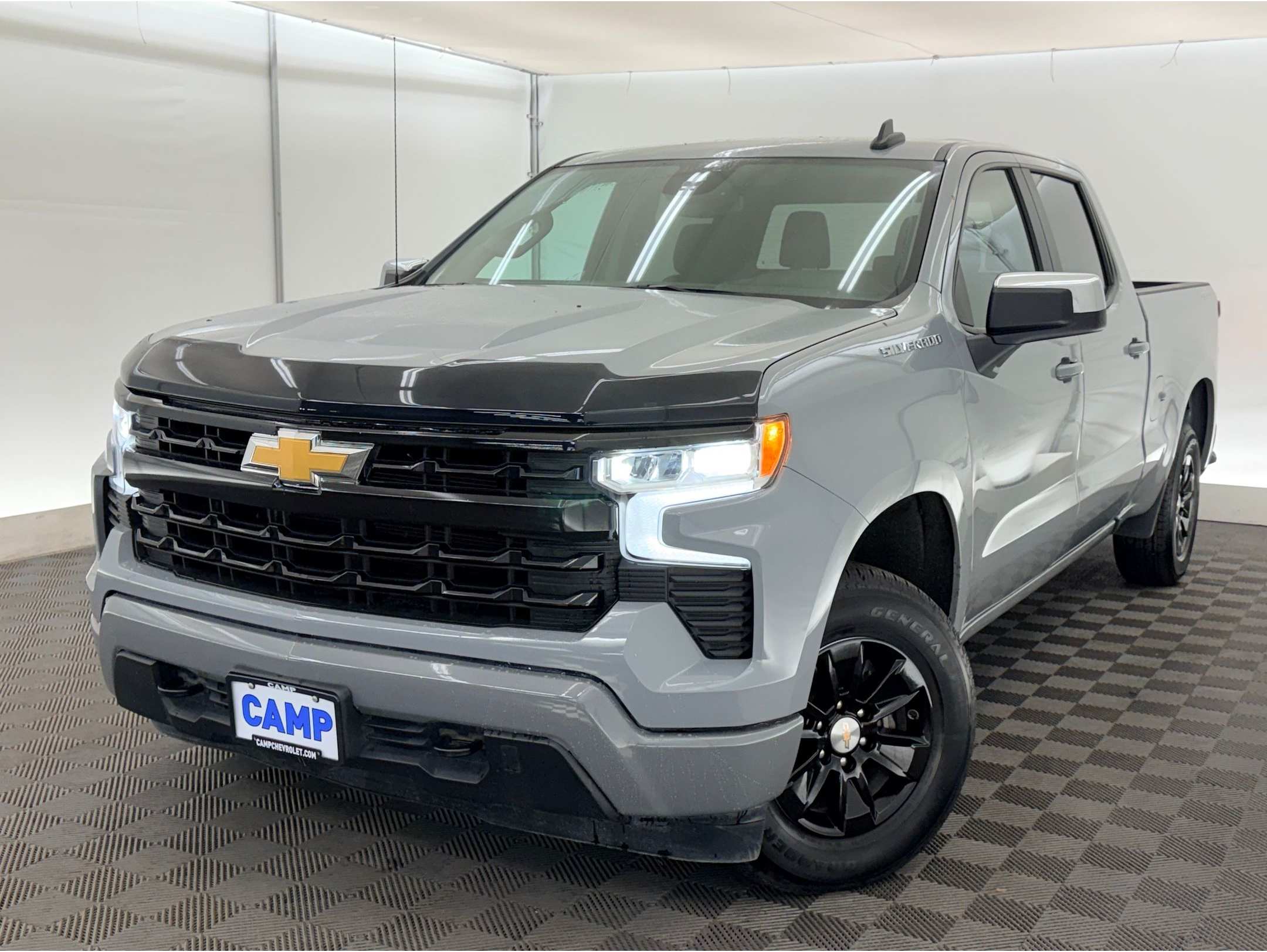 2024 Chevrolet Silverado 1500 LT's photo