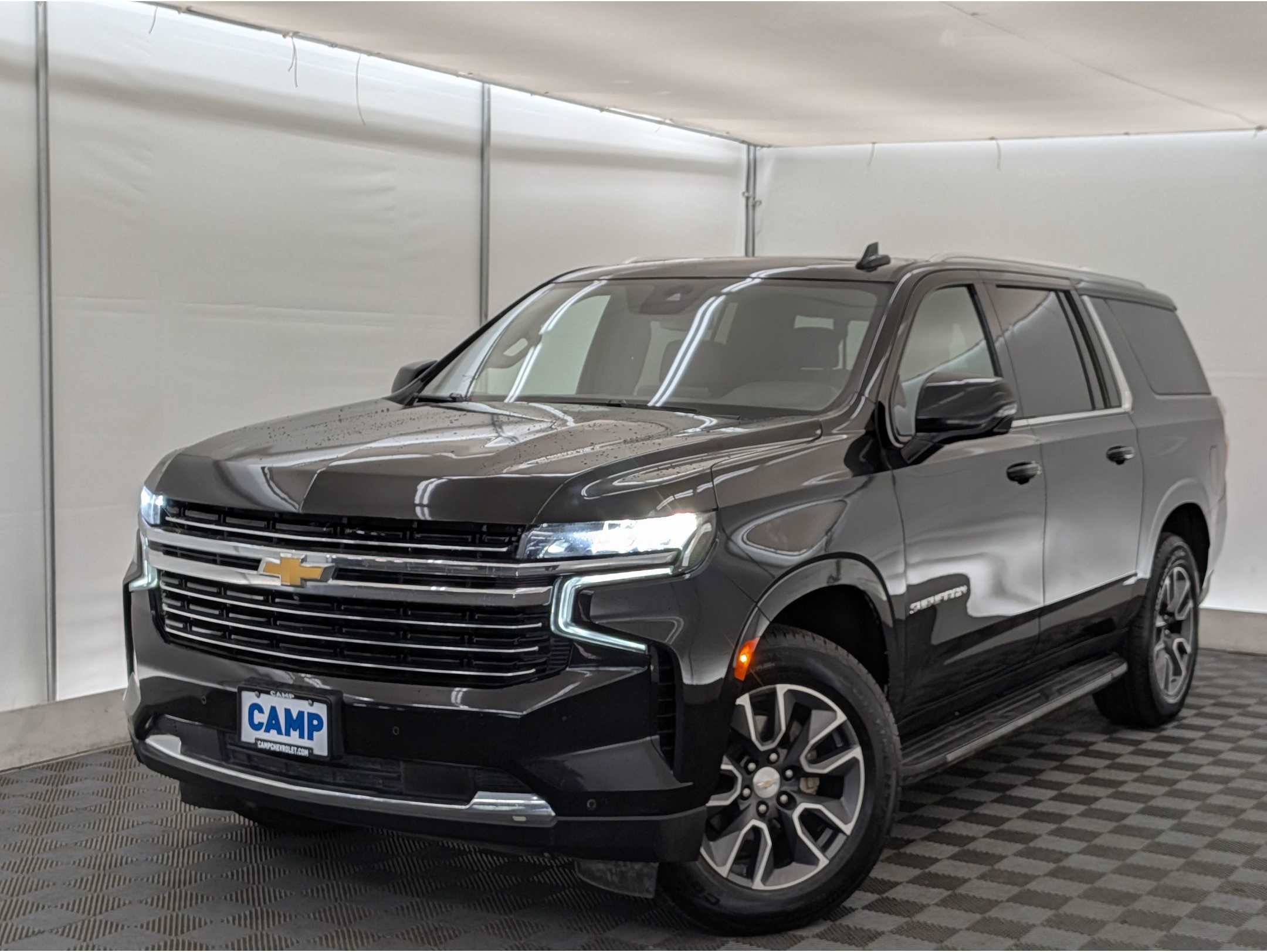 2023 Chevrolet Suburban LT's photo