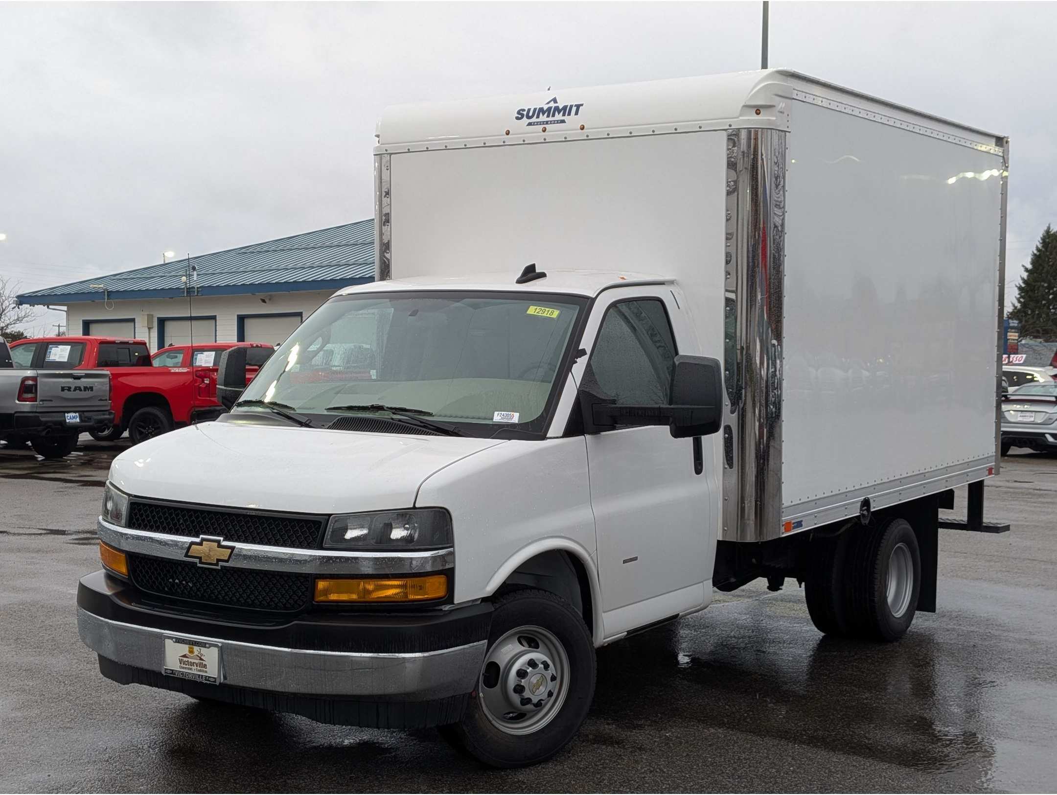 2024 Chevrolet Express Cutaway Base's photo