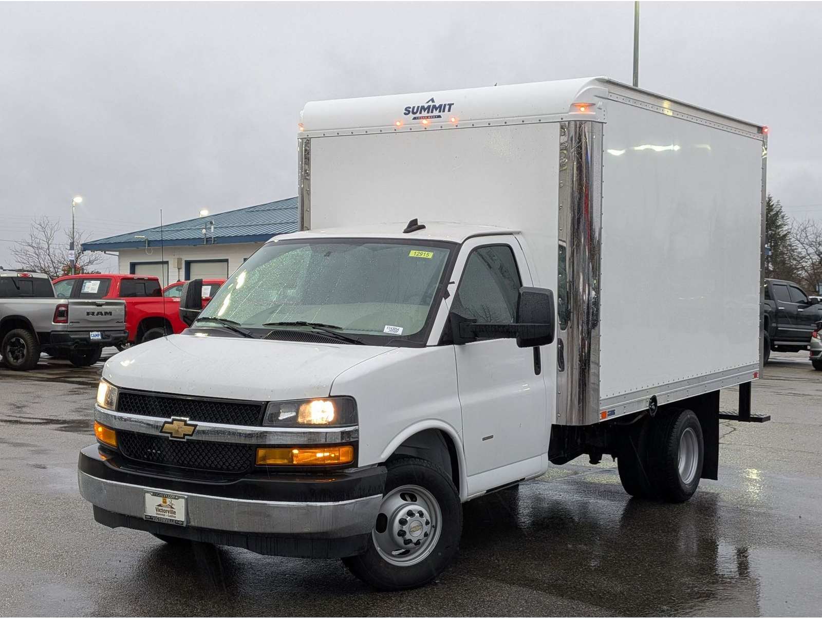 2024 Chevrolet Express Cutaway Base