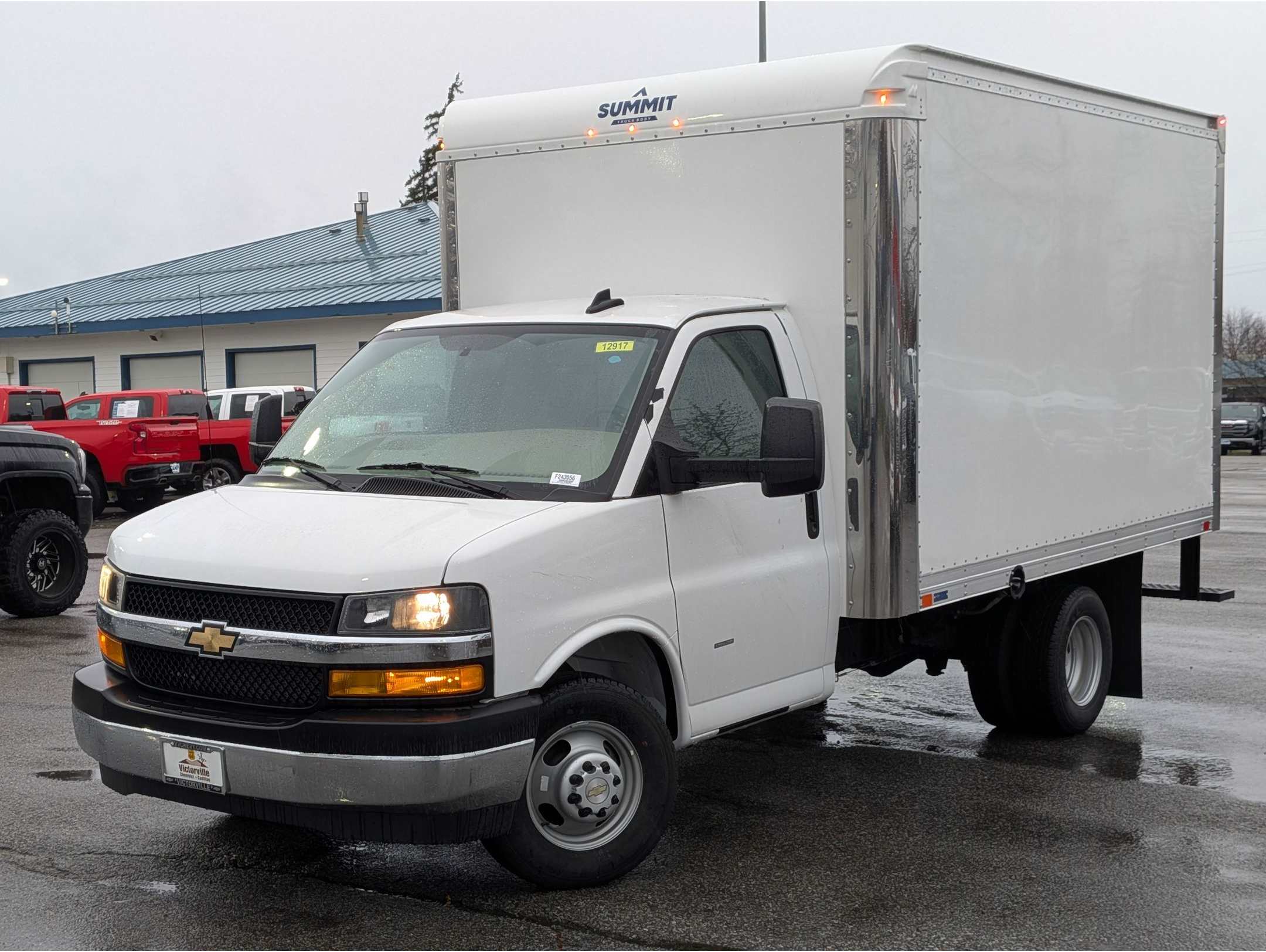 2024 Chevrolet Express Cutaway Base's photo